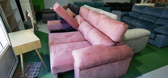 sofa tres plazas rosa
